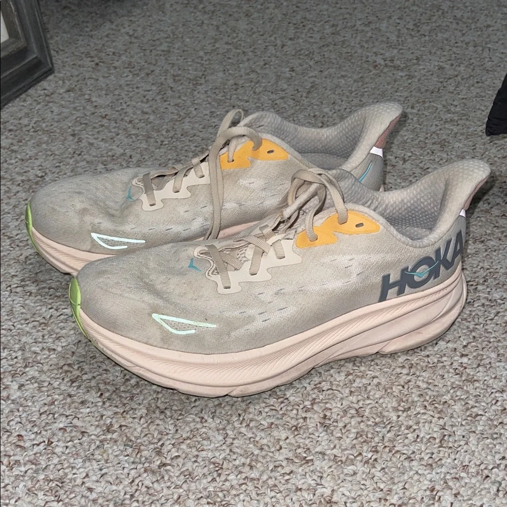 ⭐️sold⭐️ HOKA Women's Clifton Light Pink Running Shoes - Picture 1 of 9